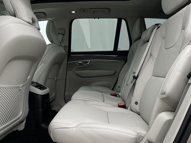 Volvo XC90 (2026) T8 AWD RECHARGE ULTRA AUT - fotka 16 z 20