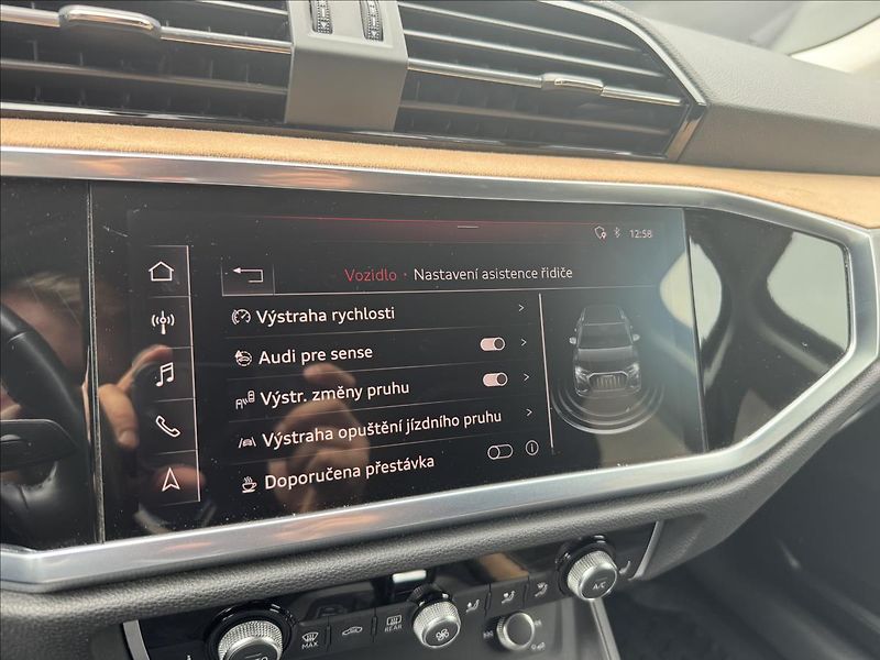 Audi Q3 2,0 40TDI quattro S tronic DPH - fotka 21 z 29