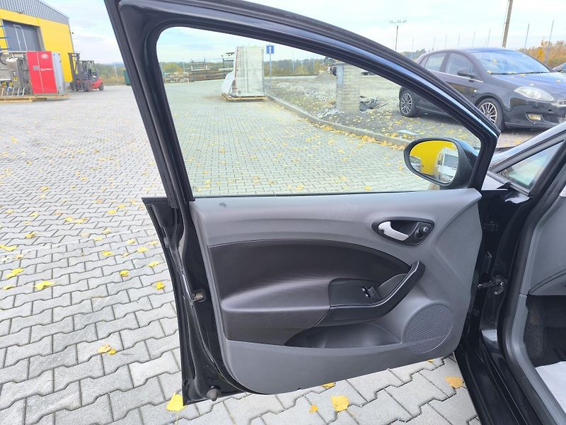 Seat Ibiza (2011) 1.2 DOLOŽENÉ KM, 1.MAJITEL - fotka 15 z 29