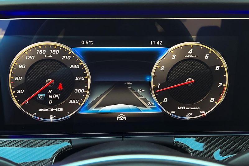 Mercedes-Benz Třídy E (2017) E63S AMG 4Matic+ V8 Biturbo - fotka 56 z 99