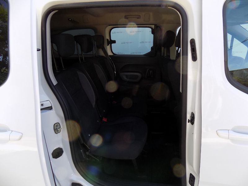 Peugeot Rifter (2021) 1.5HDi/L2H1/klimatizace/ČR/ - fotka 17 z 32