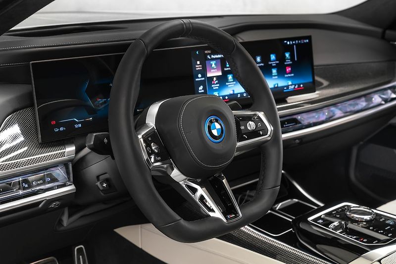 BMW Ostatní 60 M-Sport Individual Theatre - fotka 15 z 29