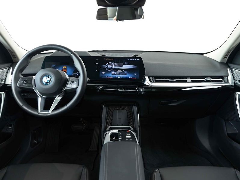BMW iX2 xDrive30 - fotka 12 z 23