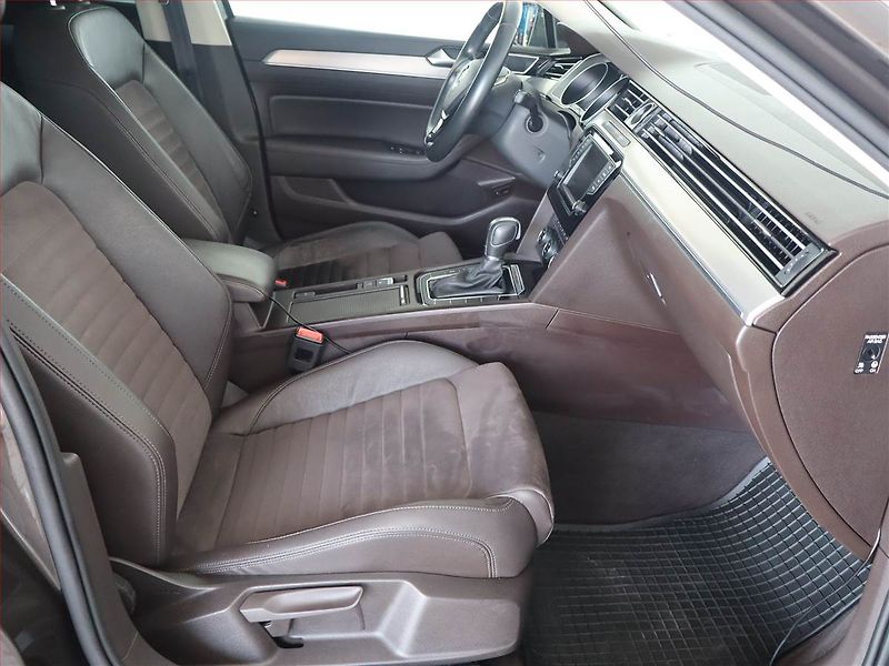 Volkswagen Passat (2015) Exclusive 2.0 BiTDI, 4X4 - fotka 9 z 23
