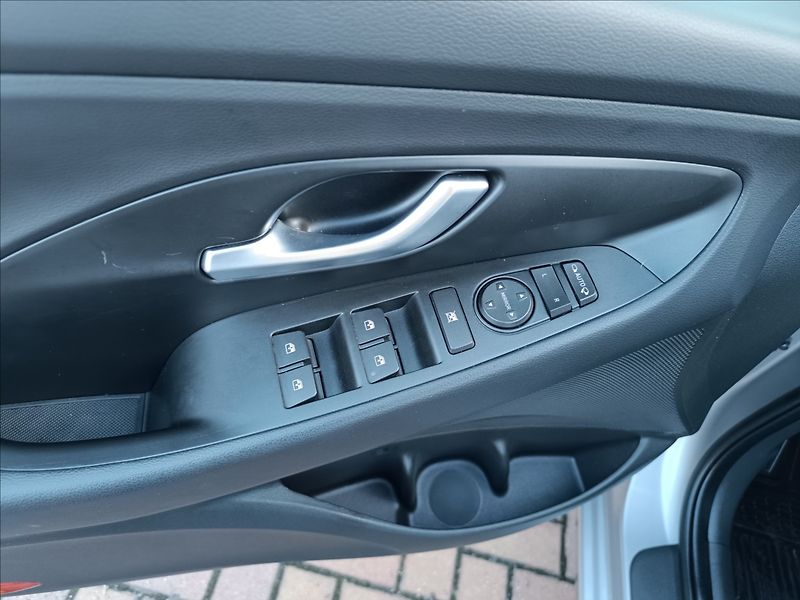 Hyundai i30 1,0 T-GDi, DCT Smart - fotka 12 z 20