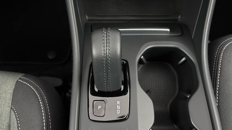 Volvo XC40 2.0 T3 AUT Momentum Pro - fotka 23 z 27