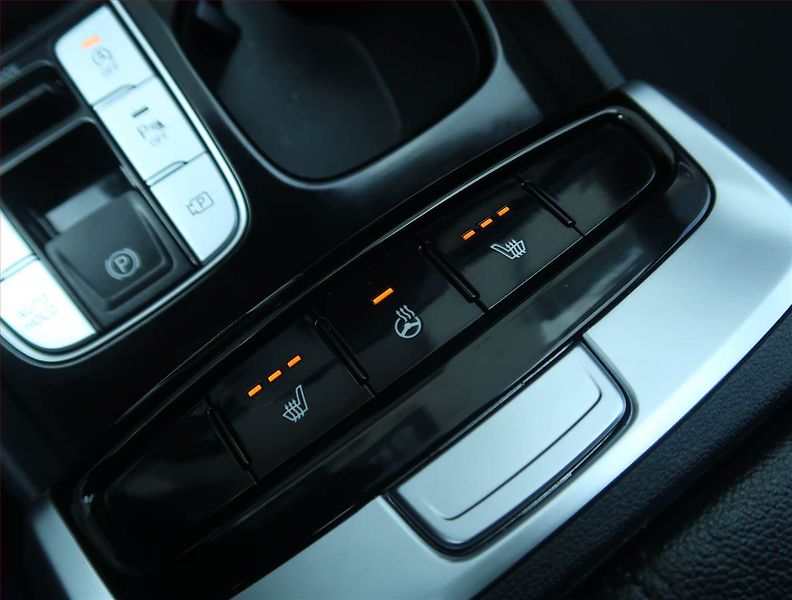 Hyundai Tucson (2022) 1.6 T-GDI - fotka 19 z 22