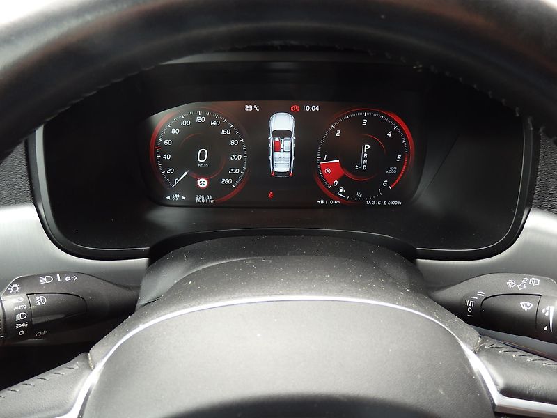 Volvo V90 2.0 D5 AWD NAVIGACE - fotka 15 z 17