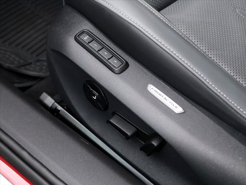 Volkswagen Passat 2,0 TDI 110kW DSG Elegance PAN - fotka 17 z 39