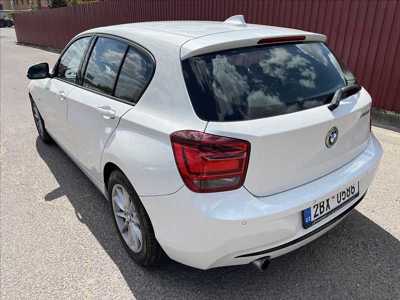 BMW Řada 1 2,0 120d AUTOMAT HARMAN NAVI - fotka 8 z 44