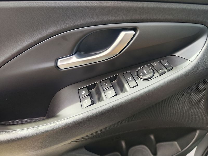 Hyundai i30 1.5 T-GDI/103kW N-Line DCT - fotka 34 z 37