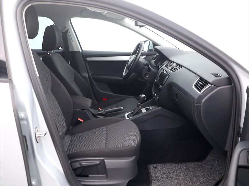 Škoda Octavia 2,0 TDI 135kW 4x4 DSG - fotka 11 z 28