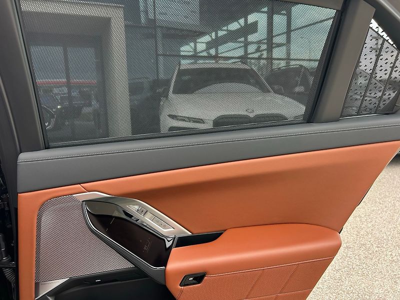 BMW Ostatní i7 xDrive 60 TV TOP 2025 - fotka 39 z 44