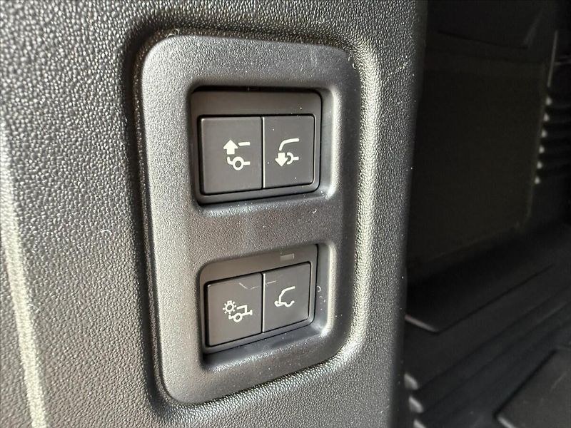 Land Rover Defender (2026) 3,0 110 DYNAMIC SE D250 - fotka 36 z 36