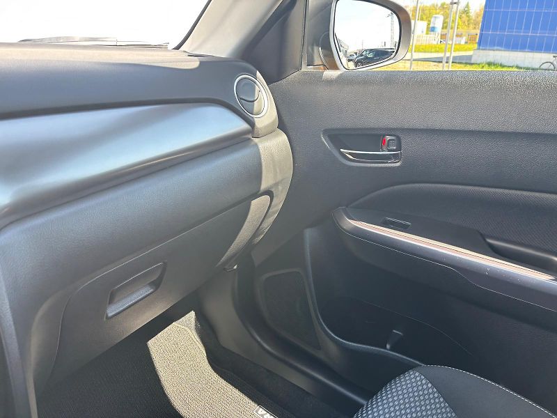 Suzuki Vitara 1,4 BoosterJet Premium - fotka 21 z 25