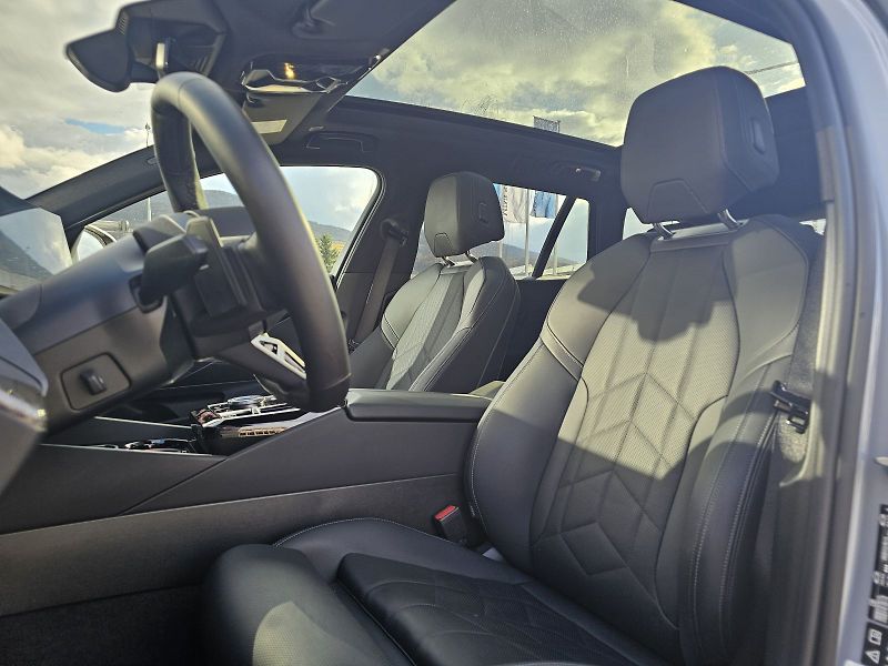 BMW Řada 5 520d xDrive Touring M Sport - fotka 12 z 23