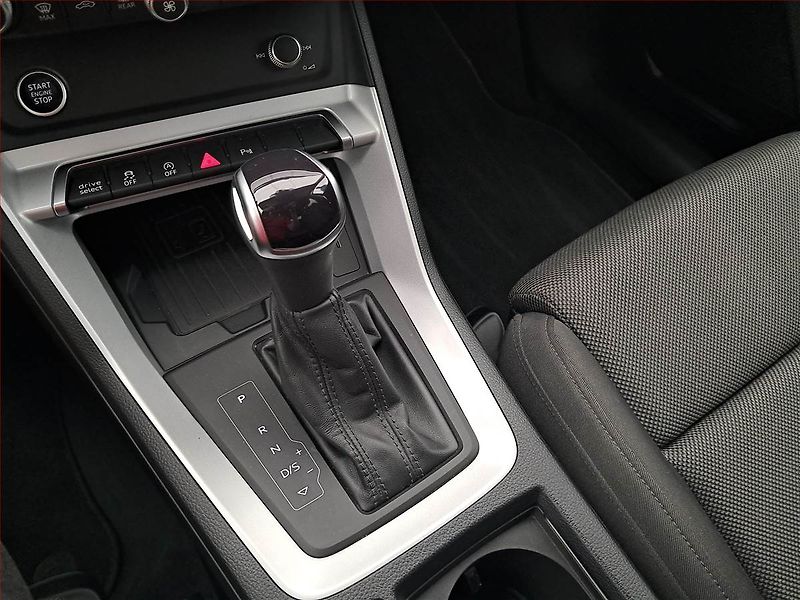 Audi Q3 (2024) S line 35 TFSI - fotka 13 z 19