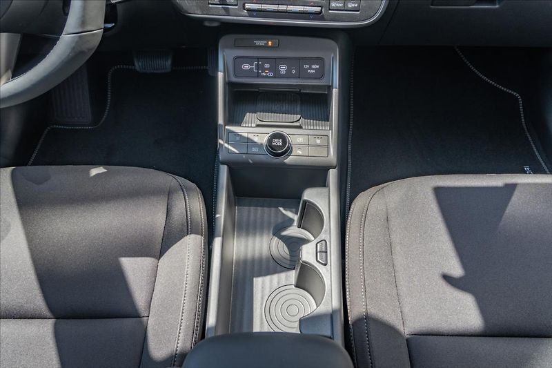 Hyundai Kona (2026) EV 64,8 CZECH EDITION BLACK - fotka 12 z 16
