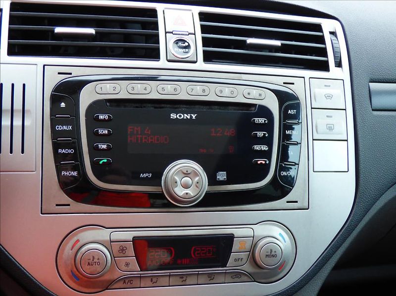 Ford Kuga 2,0 TDCI, 4x4 - fotka 29 z 47