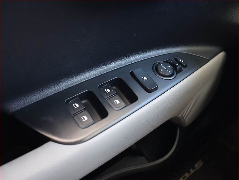 Kia Stonic (2018) 1.25 CVVT, Xenony, Tempomat - fotka 13 z 18