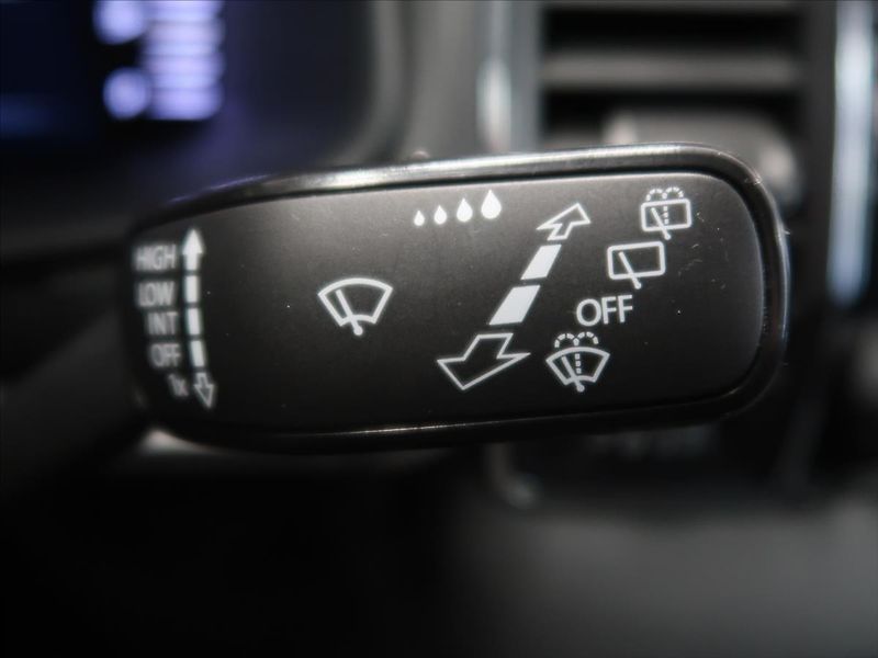 Škoda Karoq 2,0 TDI DSG Tour 1.majitel - fotka 22 z 42