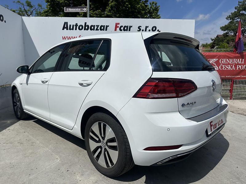 Volkswagen e-Golf (2020) 100kW, rezervace - fotka 7 z 30