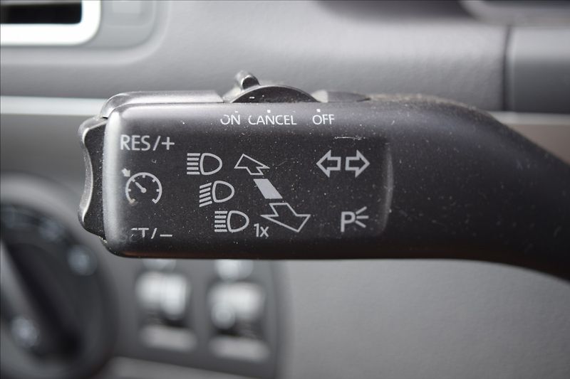 Volkswagen Touran 1,4 i 103KW AUTOMAT PO SERVISE - fotka 26 z 44