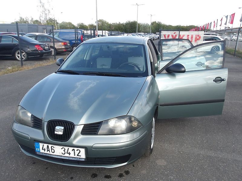 Seat Cordoba 1,2i ČR 2.MAJITEL ! - fotka 14 z 29