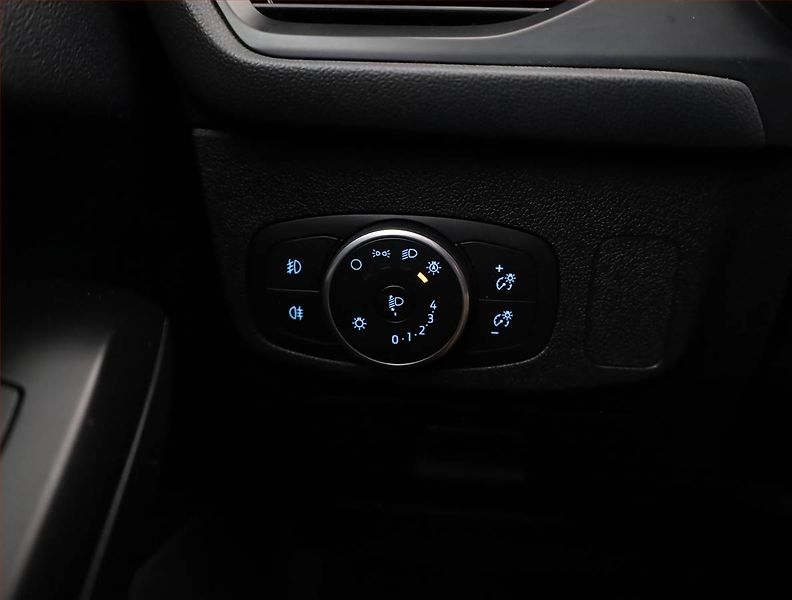 Ford Focus (2018) ST-Line 1.0 EcoBoost - fotka 15 z 18