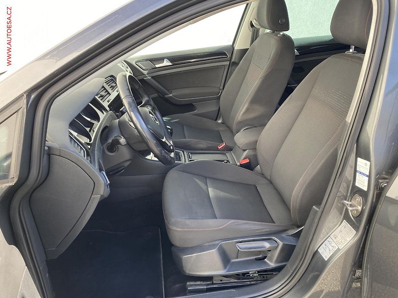 Volkswagen Golf (2018) 1.0 TSi, Sound, navi - fotka 9 z 18