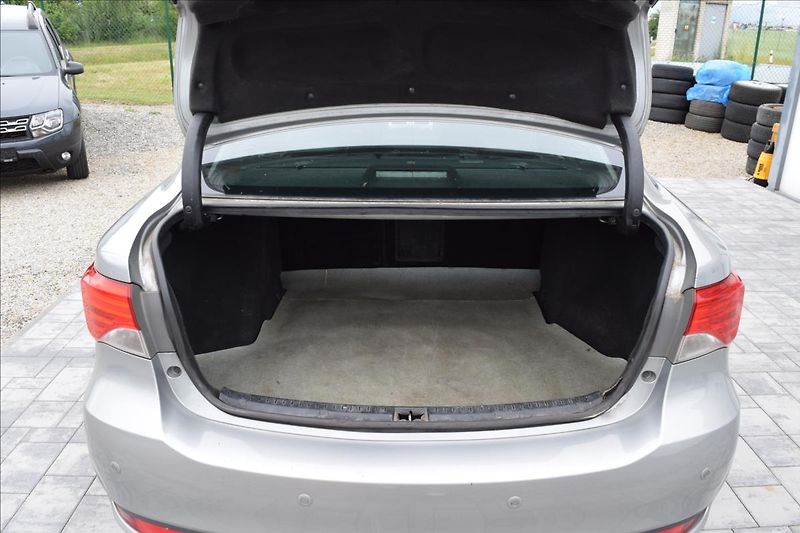 Toyota Avensis 2,2 D-CAT 130KW NOVÉ V CZ - fotka 21 z 43