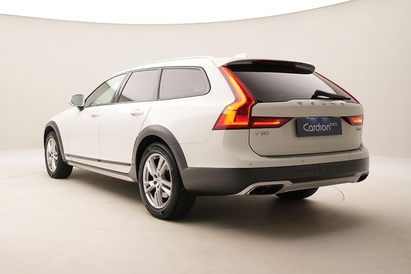 Volvo V90 CC T5 AWD MOMENTUM REZERVACE - fotka 10 z 46