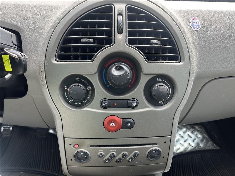Renault Modus 1,4 i SERVIS - fotka 18 z 28
