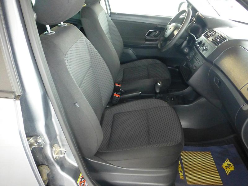 Škoda Fabia (2011) 1,2TSI**ALU KOLA**KLIMATIZACE* - fotka 16 z 21