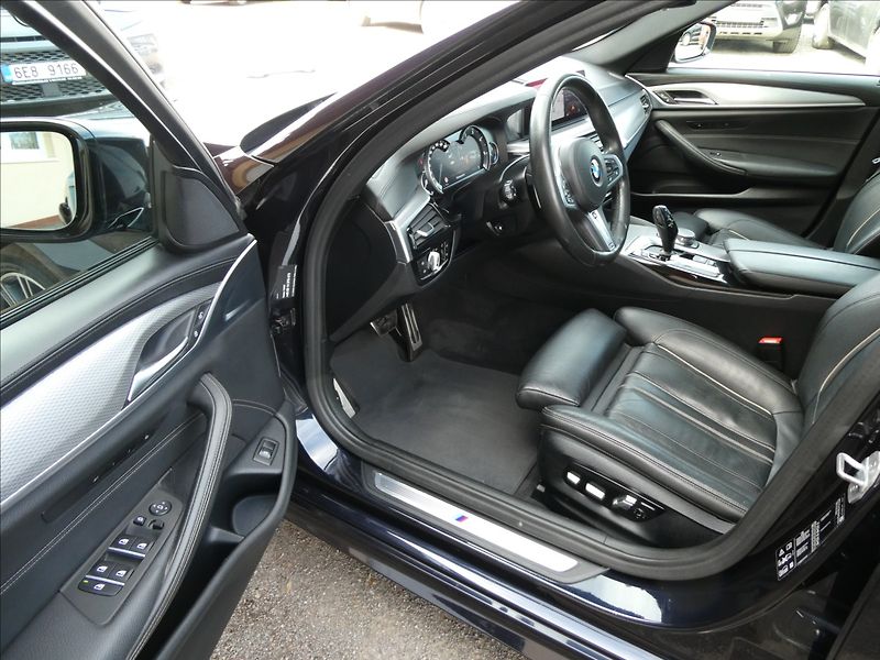 BMW Řada 5 3,0 540d xDrive 235kW MPaket,D - fotka 19 z 50
