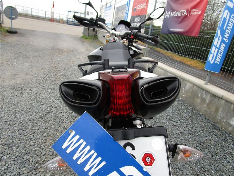 Aprilia 750 ABS  Dorsoduro - fotka 18 z 25