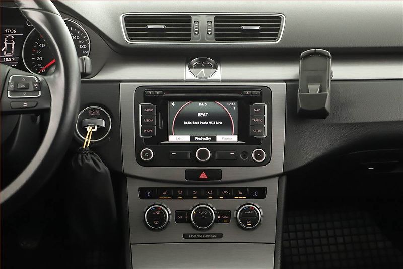 Volkswagen Passat (2014) 2.0 TDI, Navi, Tempomat - fotka 10 z 18