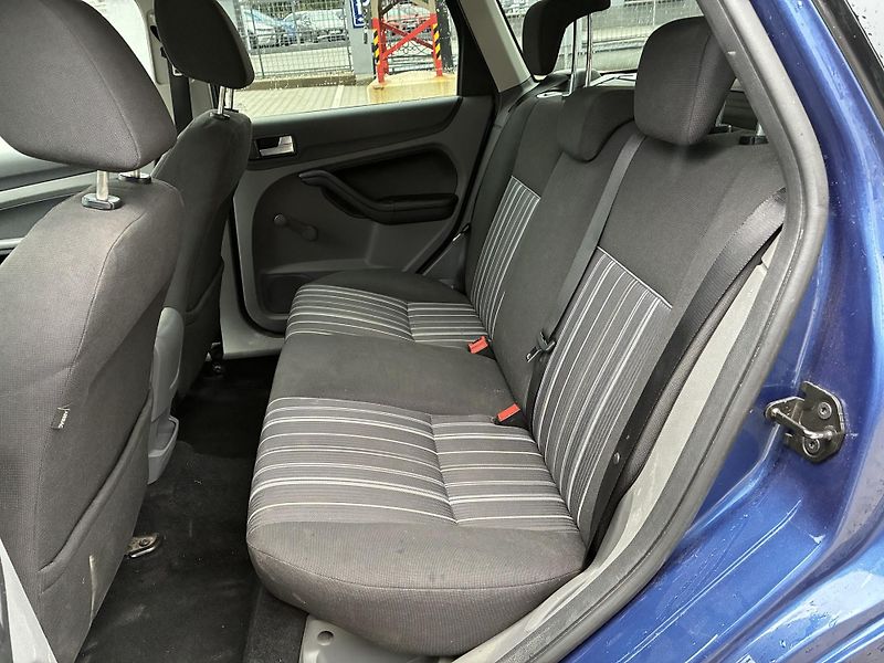 Ford Focus 1,6 TDCi-66kW,KOMBI,KLIMA,ALU - fotka 17 z 20