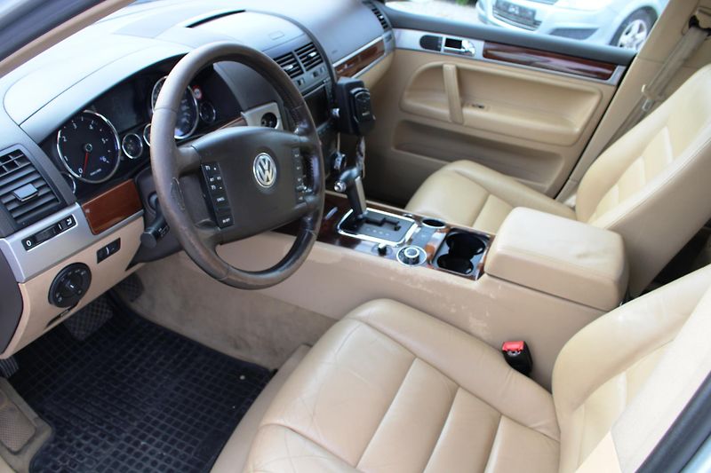 Volkswagen Touareg (2007) 2.5 TDI R5 PRUŽINY XENONY KŮŽE - fotka 9 z 19