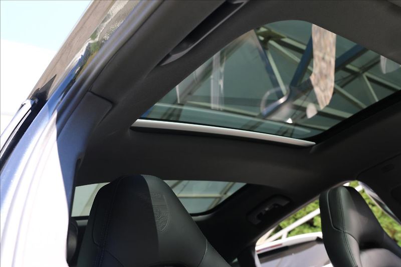 Porsche Panamera 2,9 343KW, DPH, ČR,4 E-HYBRID - fotka 48 z 77