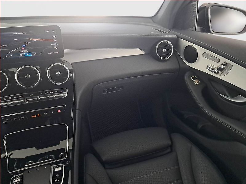Mercedes-Benz GLC (2023) 300 4MATIC - fotka 8 z 20