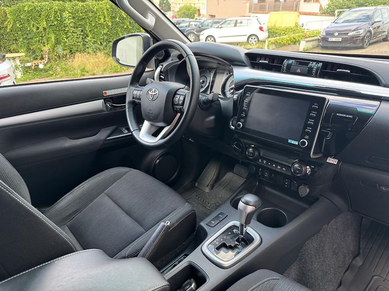 Toyota Hilux (2023) 2.8 automat Executive - fotka 15 z 18