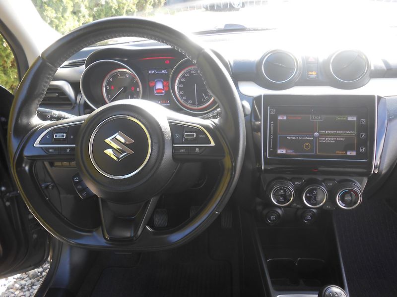 Suzuki Swift 1.0SHVS-HYBRID,KAMERA,LED - fotka 29 z 38