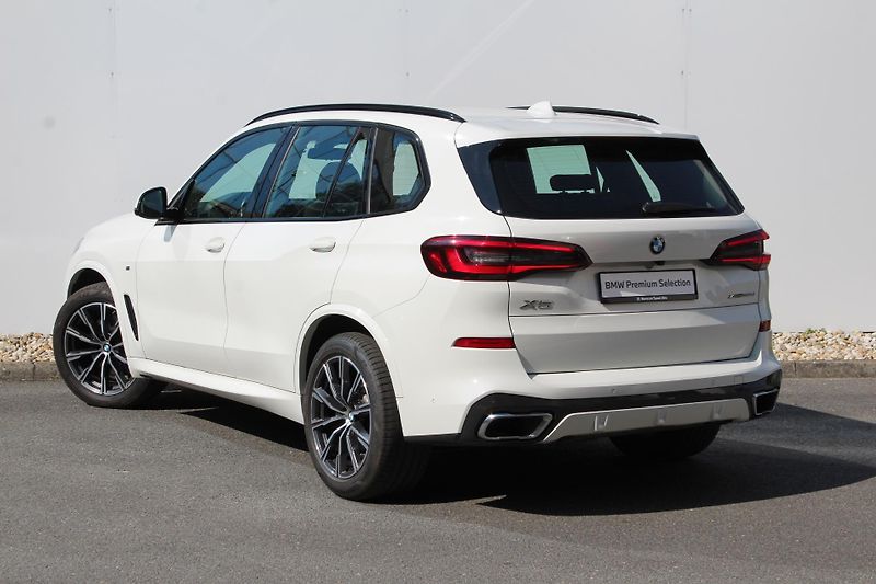 BMW X5 xDrive30d - fotka 8 z 24