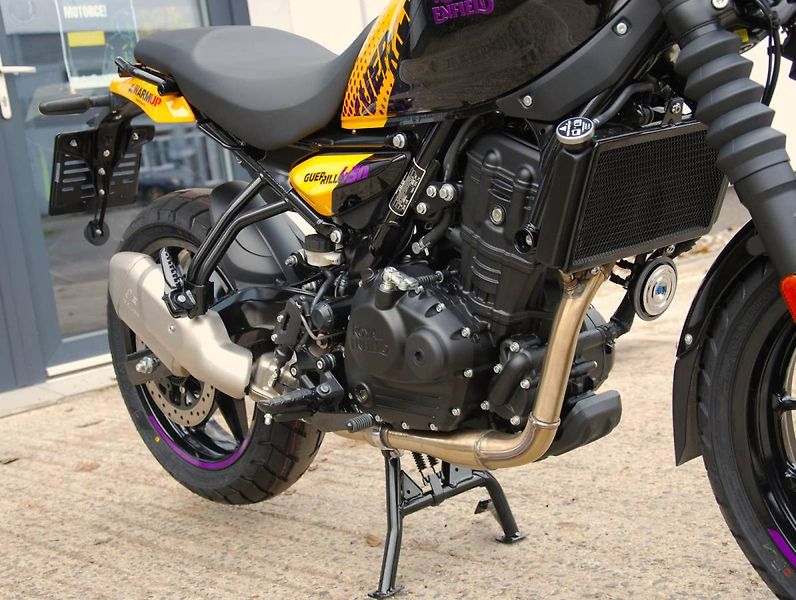 Royal Enfield (2026) Guerrilla 450 YELLOW RIBBON - fotka 13 z 25
