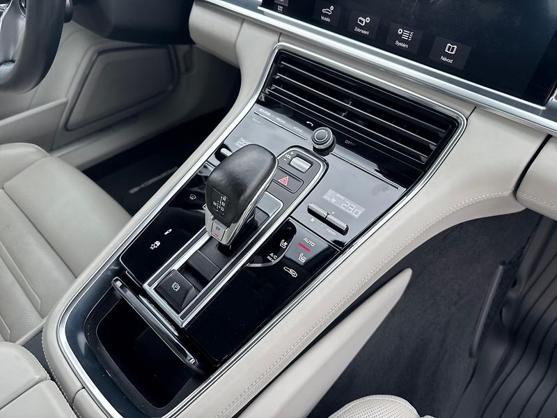 Porsche Panamera 4S - fotka 24 z 30