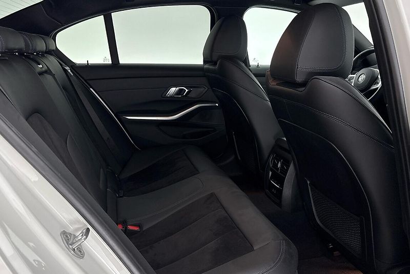 BMW Řada 3 řady 3 | 320d xDrive - fotka 10 z 24
