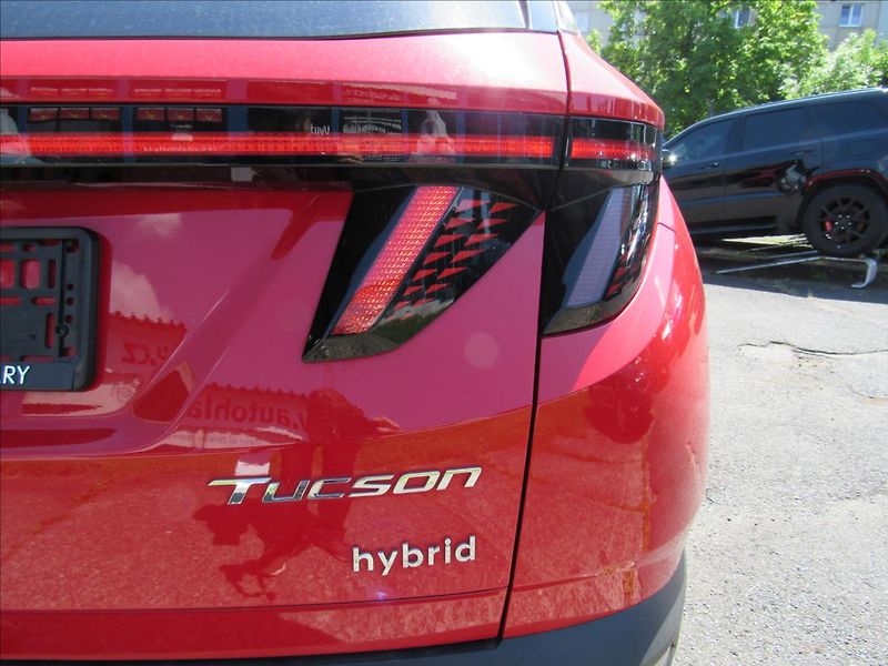 Hyundai Tucson 1,6 T GDI Mild Hybrid AWD AUT - fotka 31 z 37