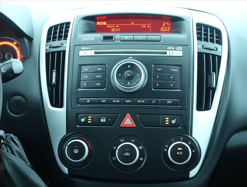 Kia Ceed (2011) 1.6 CVVT, ČR,1.maj, Serv.kniha - fotka 12 z 16