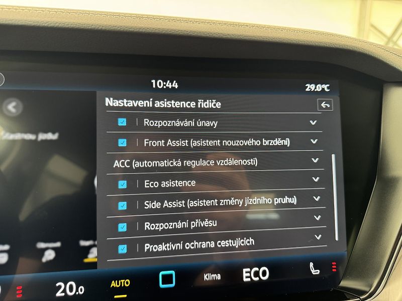 Volkswagen Touareg 3.0Tdi*1-MAJ*DPH*ELEGANCE* - fotka 36 z 49
